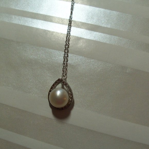 Pearl Necklace - Picture 2 of 6
